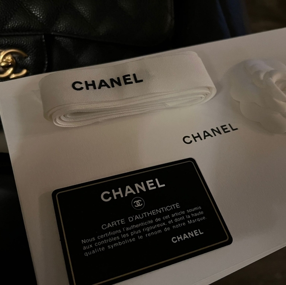 Gorgeous Chanel Black Quilted  Shoulder Bag with Gold Chain 💯Fabulous - Picture 6 of 16